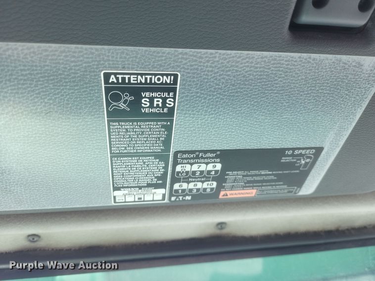 image for item MI9863 2006 Volvo VN Series  semi truck