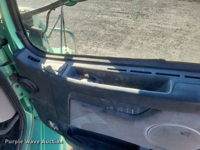 image for item MI9863 2006 Volvo VN Series  semi truck