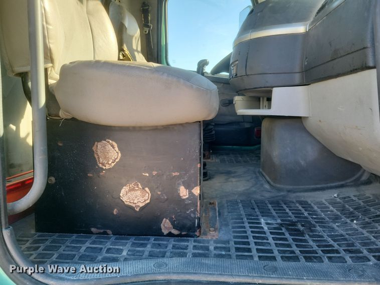 image for item MI9863 2006 Volvo VN Series  semi truck