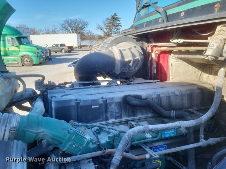 image for item MI9863 2006 Volvo VN Series  semi truck