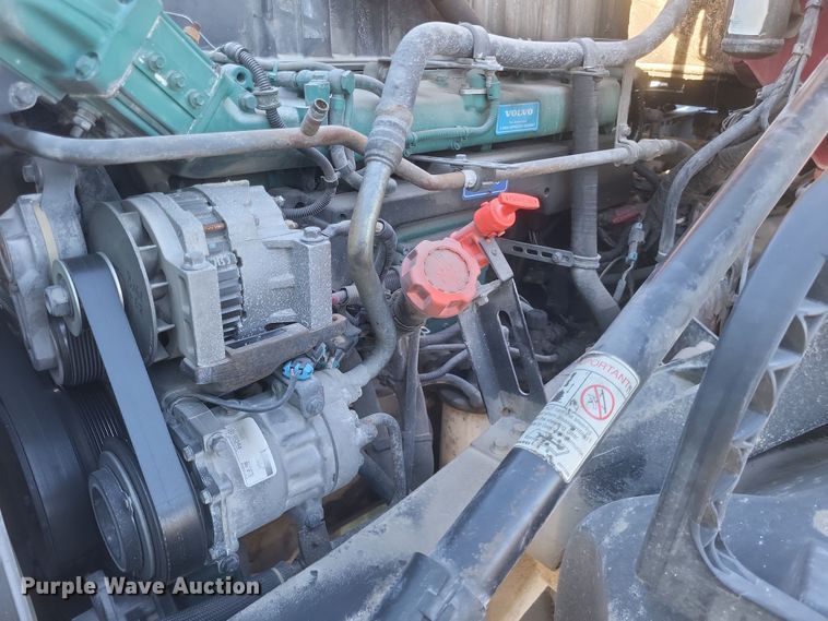 image for item MI9863 2006 Volvo VN Series  semi truck