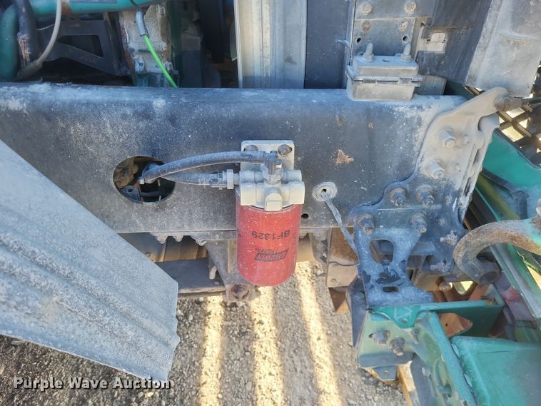 image for item MI9863 2006 Volvo VN Series  semi truck