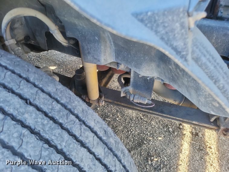 image for item MI9863 2006 Volvo VN Series  semi truck