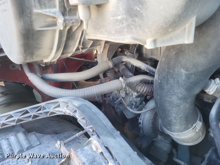 image for item MI9863 2006 Volvo VN Series  semi truck