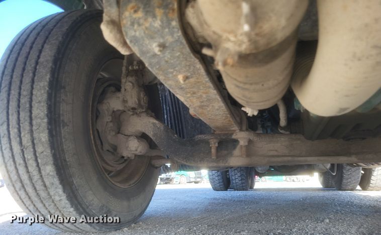 image for item MI9863 2006 Volvo VN Series  semi truck