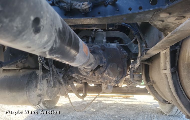 image for item MI9863 2006 Volvo VN Series  semi truck