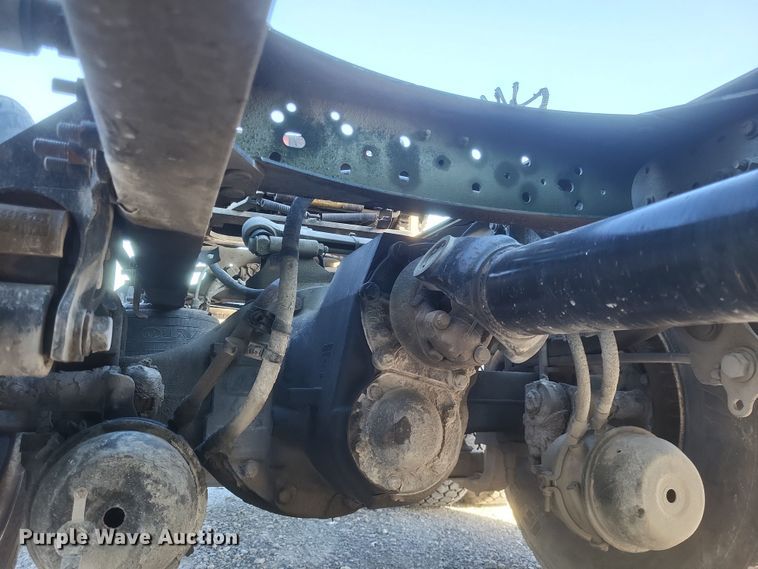 image for item MI9863 2006 Volvo VN Series  semi truck