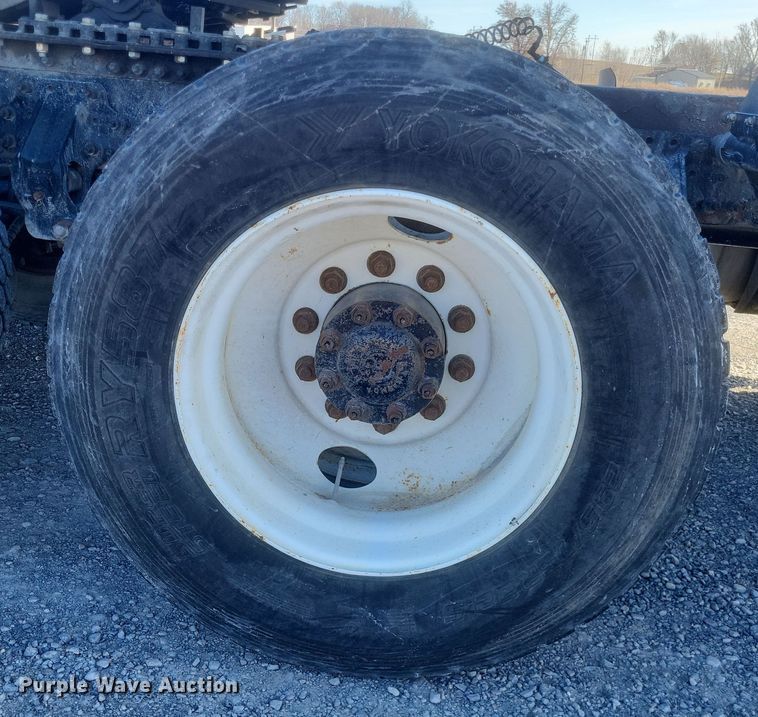 image for item MI9863 2006 Volvo VN Series  semi truck