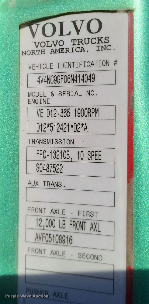 image for item MI9863 2006 Volvo VN Series  semi truck