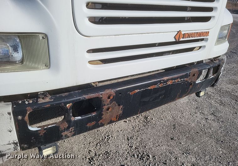 image for item MI9864 1991 International F-8100  semi truck