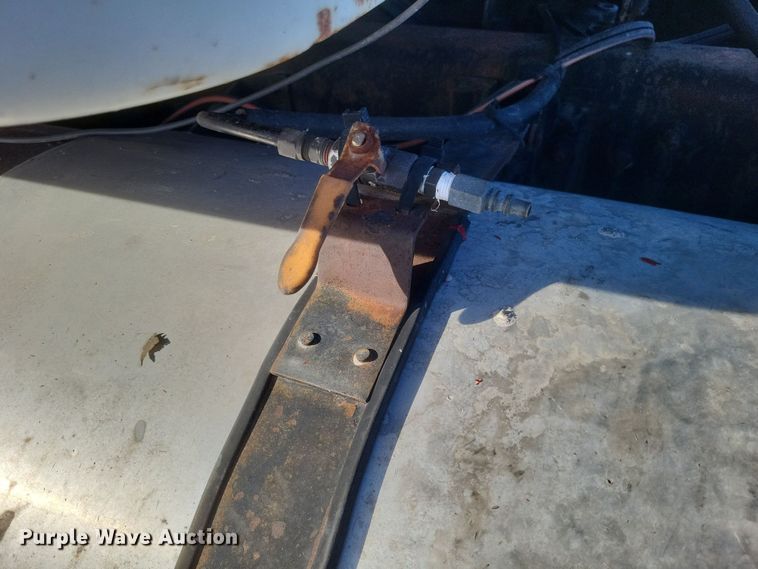 image for item MI9864 1991 International F-8100  semi truck