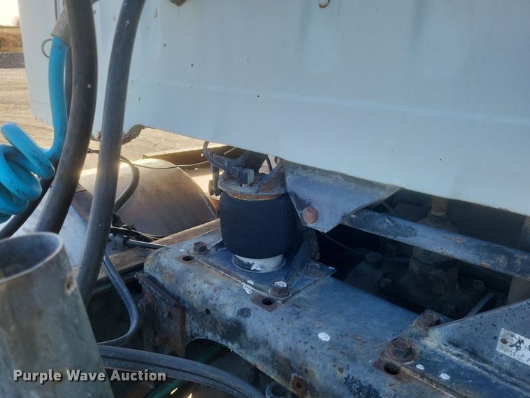 image for item MI9864 1991 International F-8100  semi truck