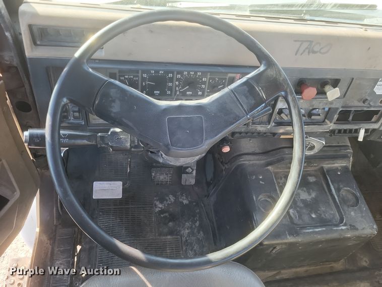 image for item MI9864 1991 International F-8100  semi truck