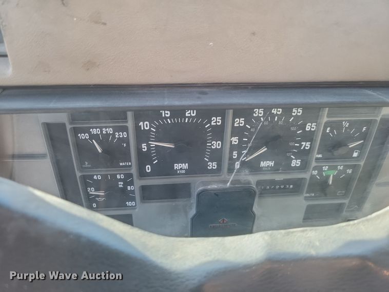 image for item MI9864 1991 International F-8100  semi truck