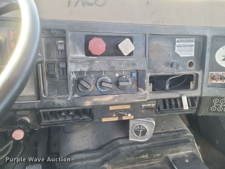 image for item MI9864 1991 International F-8100  semi truck