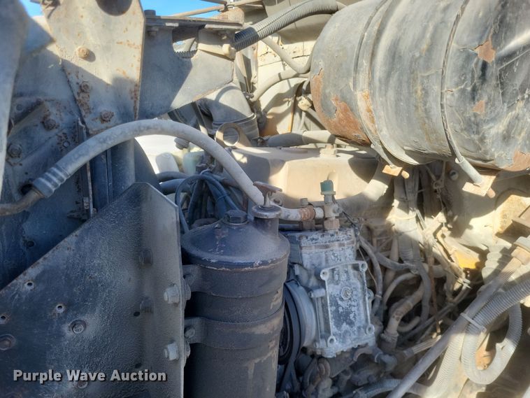 image for item MI9864 1991 International F-8100  semi truck