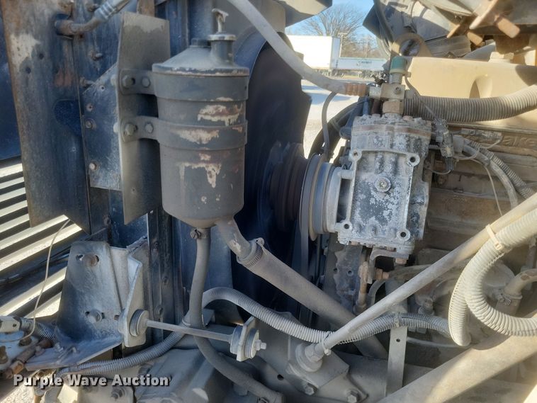 image for item MI9864 1991 International F-8100  semi truck