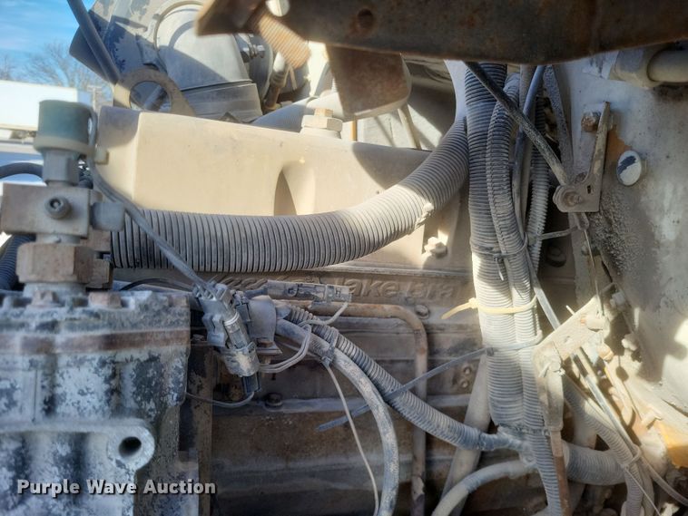 image for item MI9864 1991 International F-8100  semi truck