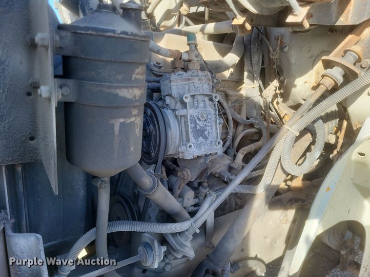 image for item MI9864 1991 International F-8100  semi truck