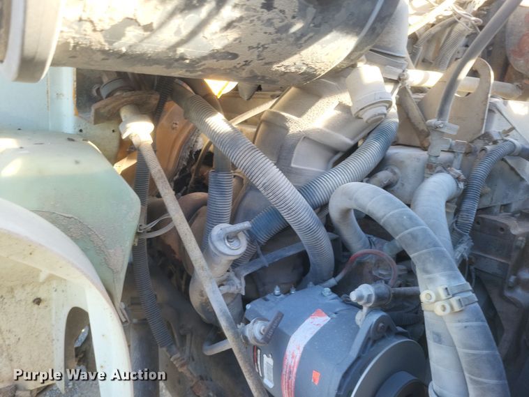 image for item MI9864 1991 International F-8100  semi truck