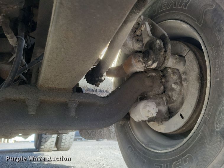 image for item MI9864 1991 International F-8100  semi truck