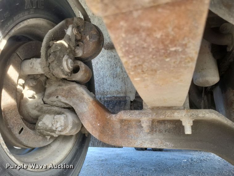 image for item MI9864 1991 International F-8100  semi truck