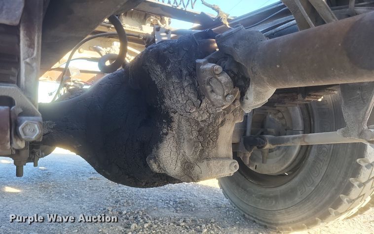 image for item MI9864 1991 International F-8100  semi truck