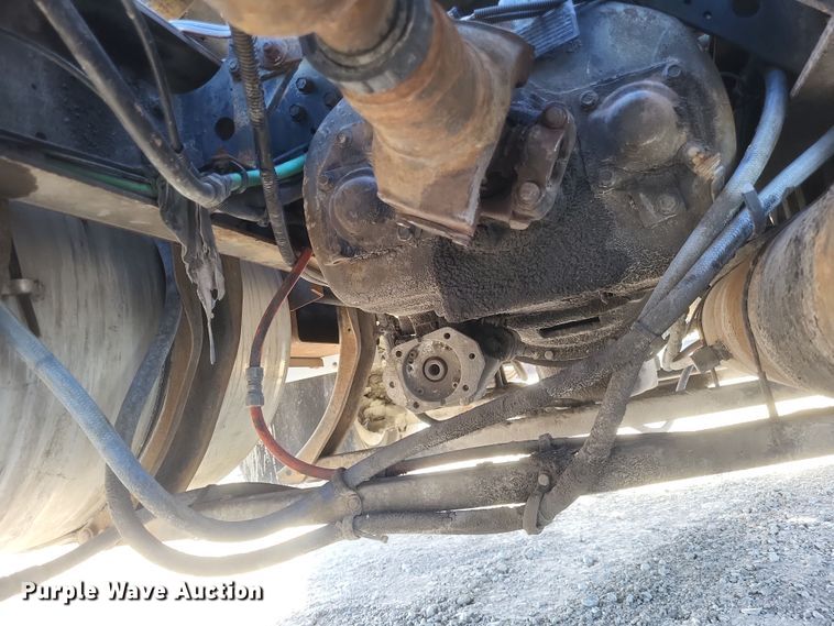 image for item MI9864 1991 International F-8100  semi truck