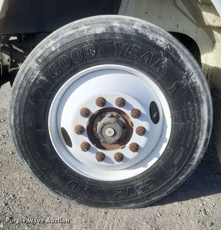 image for item MI9864 1991 International F-8100  semi truck