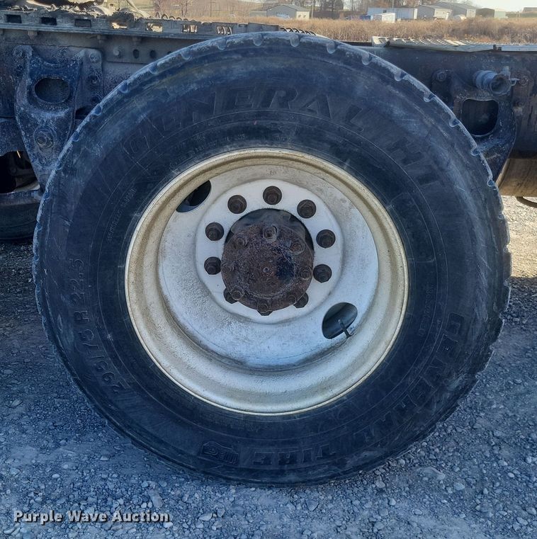 image for item MI9864 1991 International F-8100  semi truck