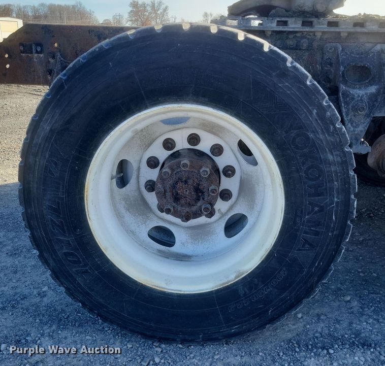 image for item MI9864 1991 International F-8100  semi truck