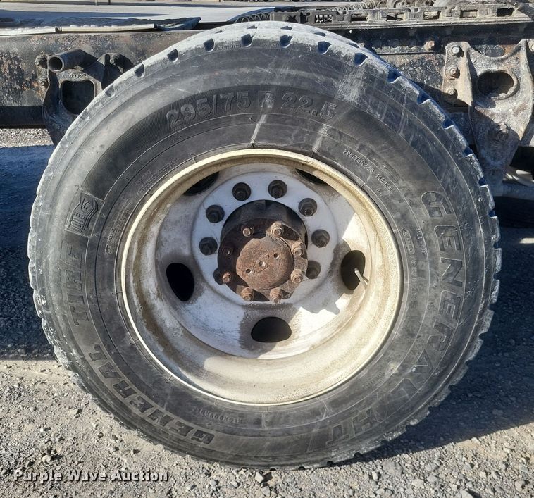 image for item MI9864 1991 International F-8100  semi truck