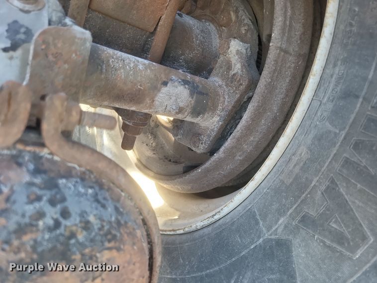 image for item MI9864 1991 International F-8100  semi truck