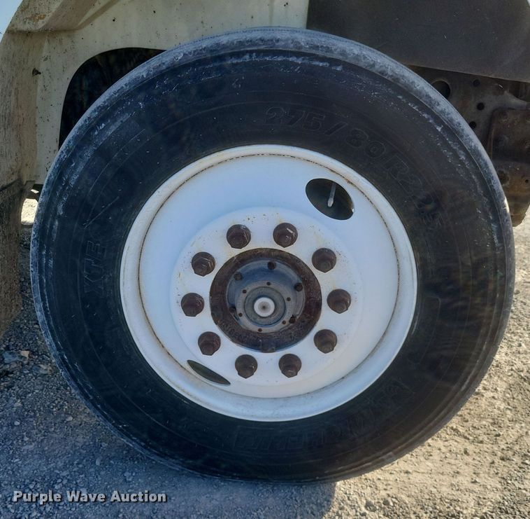 image for item MI9864 1991 International F-8100  semi truck