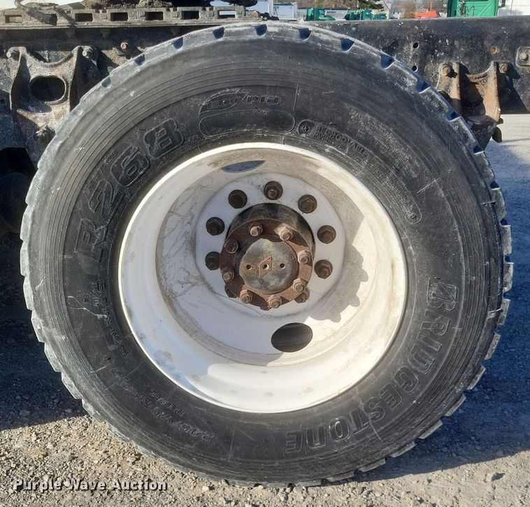 image for item MI9864 1991 International F-8100  semi truck