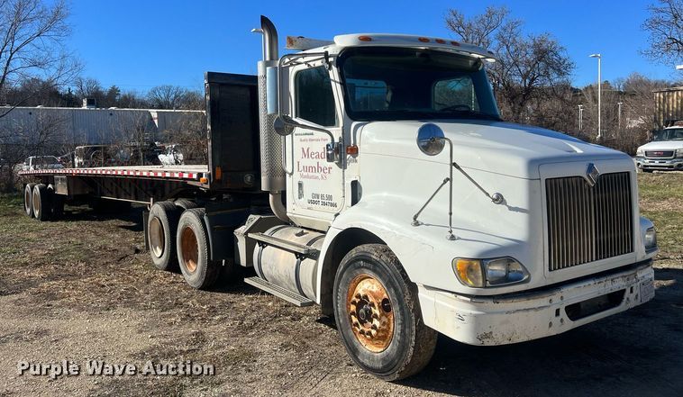 image for item NN9325 2007 International 9200i  semi truck