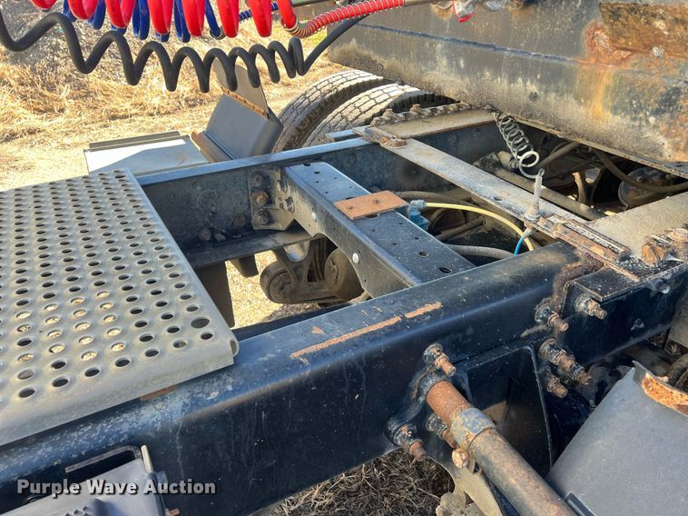 image for item NN9325 2007 International 9200i  semi truck