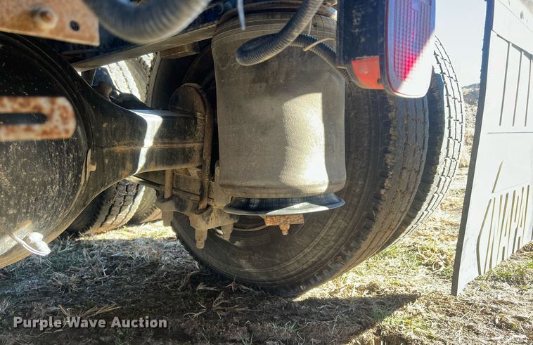 image for item NN9325 2007 International 9200i  semi truck