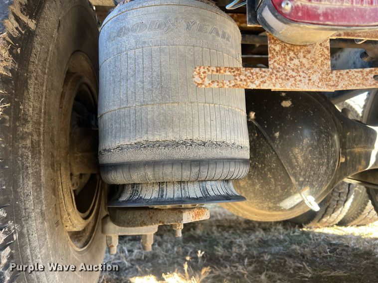 image for item NN9325 2007 International 9200i  semi truck