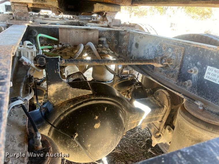 image for item NN9325 2007 International 9200i  semi truck