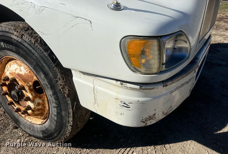 image for item NN9325 2007 International 9200i  semi truck