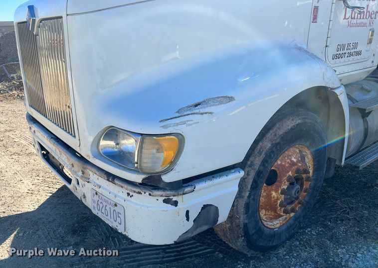 image for item NN9325 2007 International 9200i  semi truck