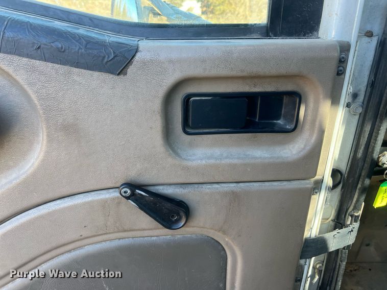 image for item NN9325 2007 International 9200i  semi truck