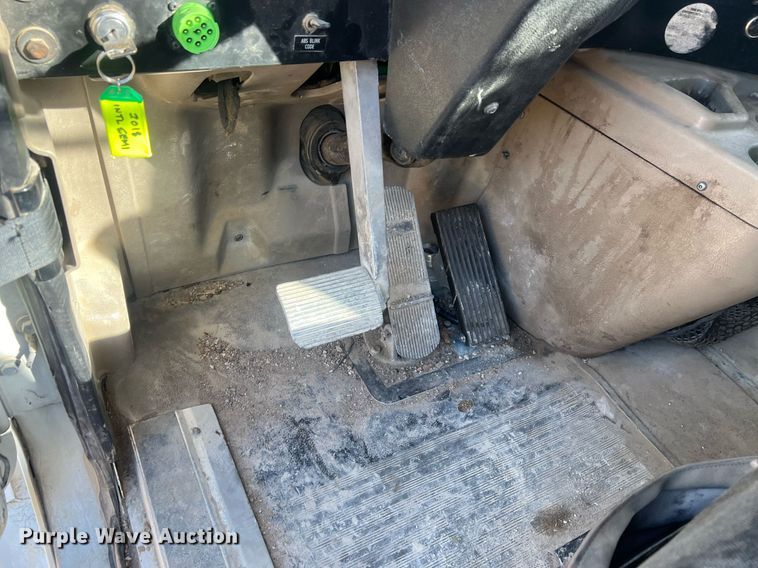 image for item NN9325 2007 International 9200i  semi truck