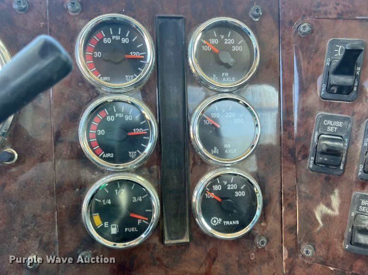 image for item NN9325 2007 International 9200i  semi truck