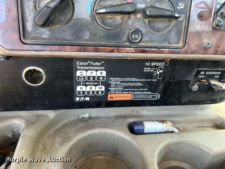 image for item NN9325 2007 International 9200i  semi truck