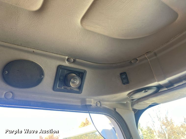 image for item NN9325 2007 International 9200i  semi truck