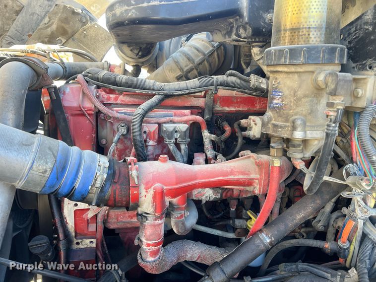 image for item NN9325 2007 International 9200i  semi truck