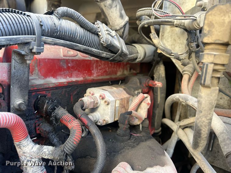 image for item NN9325 2007 International 9200i  semi truck