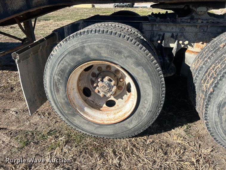 image for item NN9325 2007 International 9200i  semi truck